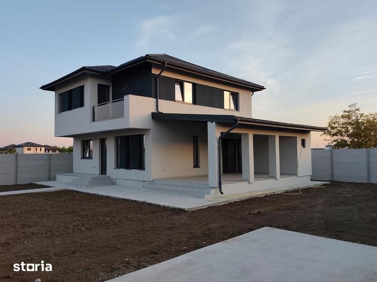 Casă cu 4 camere cu Teren 484 Mp în Joița
