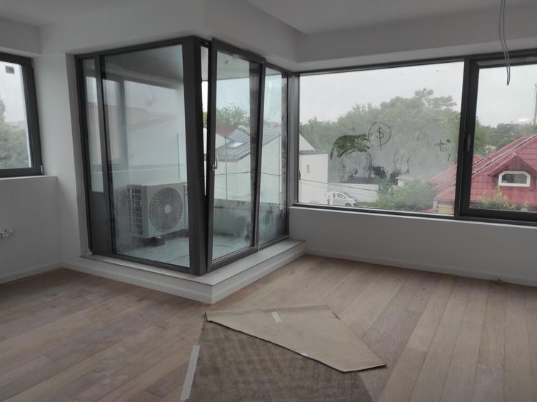 Apartament cu 3 camere semidecomandat în Timpuri Noi