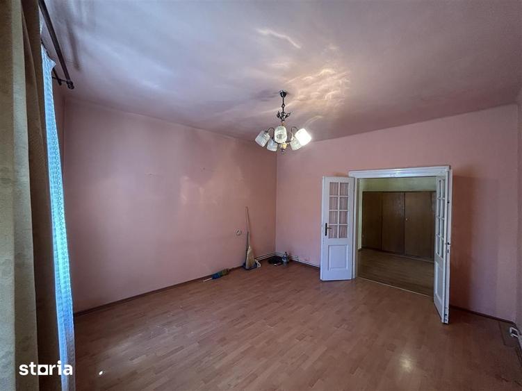 Casă cu 4 camere cu Teren 596 Mp în Central