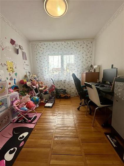 Apartament cu 3 camere decomandat, mobilat în Km 4-5