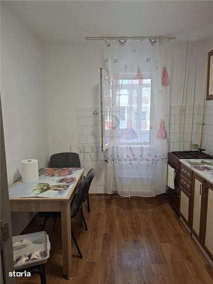 Apartament cu 2 camere decomandat, mobilat în Soarelui