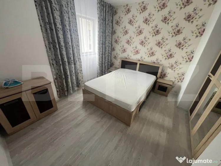Apartament cu 3 camere decomandat, mobilat în Central