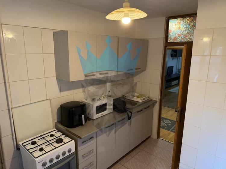 Apartament cu 3 camere decomandat, mobilat în Splaiul Unirii