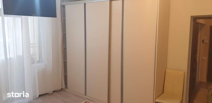 Apartament cu 3 camere semidecomandat, mobilat în Grivița