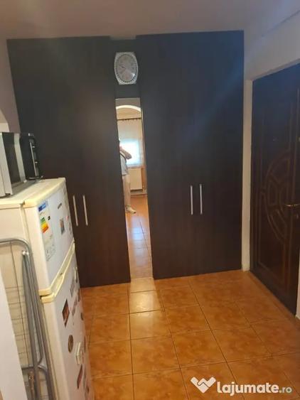 Apartament cu 2 camere decomandat în Broșteni