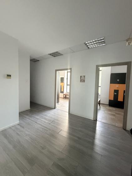 Birou, de 360 mp, în P-ța Unirii