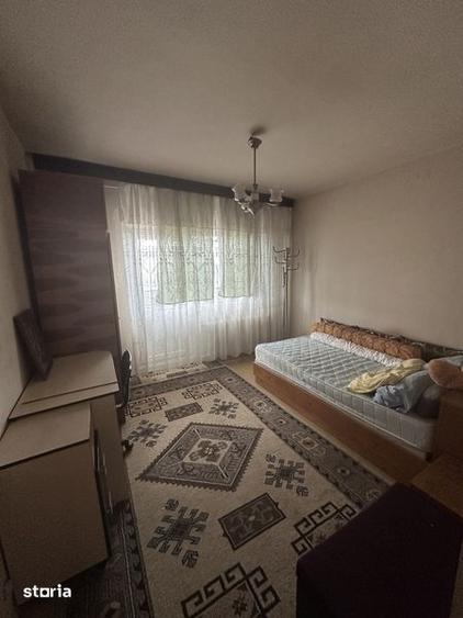 Inchiriez apartament 4 camere decomandat - 2