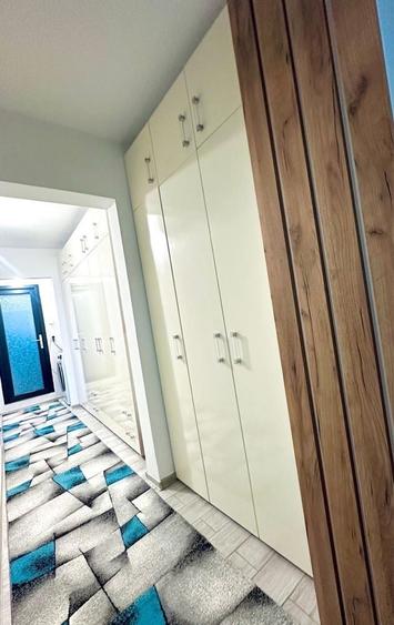 Apartament cu 3 camere decomandat în Crâng