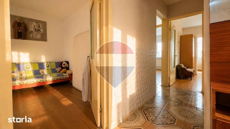 Apartament cu 3 camere decomandat în Mioriței