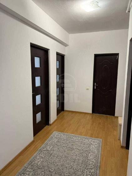 Apartament cu 3 camere decomandat în Iris