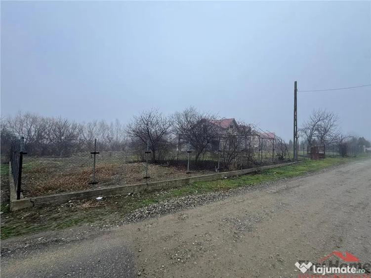 Casă cu 4 camere cu Teren 2000 Mp în Rădulești