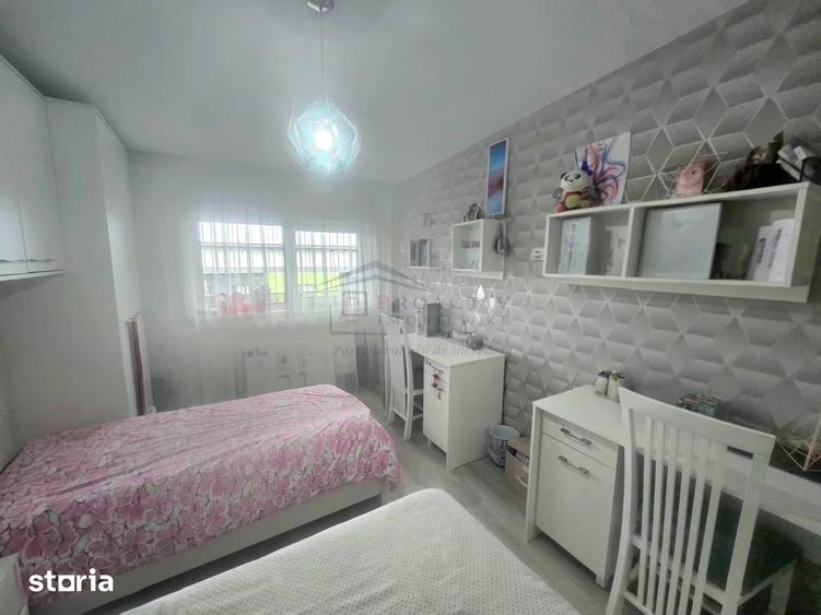 Apartament cu 3 camere decomandat în Șcheia