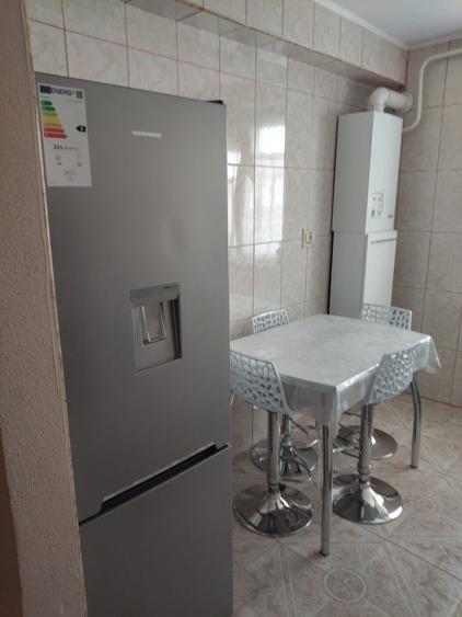 Inchiriez apartament zona centrala - 3