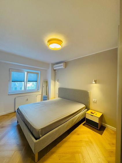 Apartament cu 3 camere semidecomandat, mobilat în P-ța Victoriei