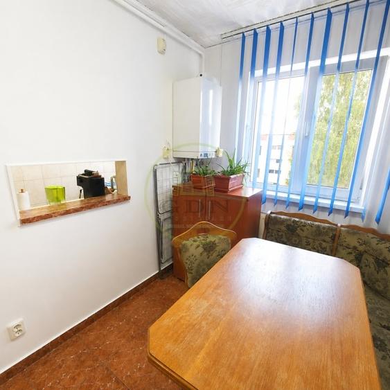Apartament cu 3 camere decomandat, mobilat în Florilor
