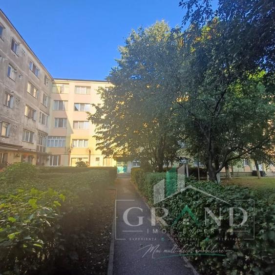Apartament cu 2 camere decomandat, mobilat în Central