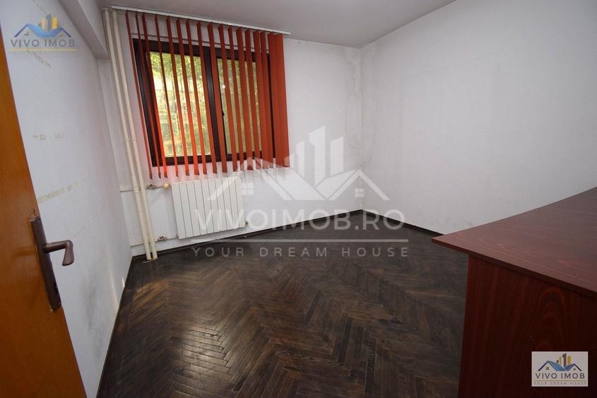 Apartament cu 3 camere semidecomandat în Titan