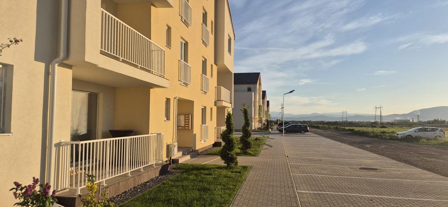 Apartament cu 3 camere decomandat în Sânpetru