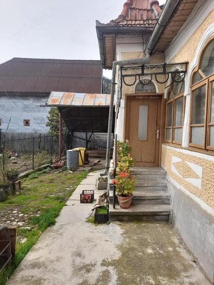 Casă cu 4 camere în Rucăr