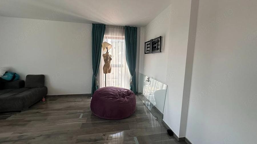Apartament cu 3 camere semidecomandat în Central