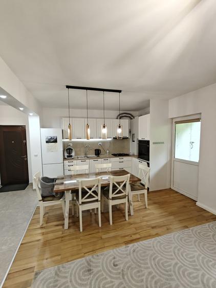 Apartament cu 3 camere semidecomandat, mobilat în Florești — fotografia 1