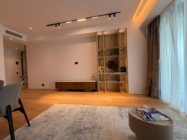 Apartament cu 3 camere semidecomandat în Floreasca
