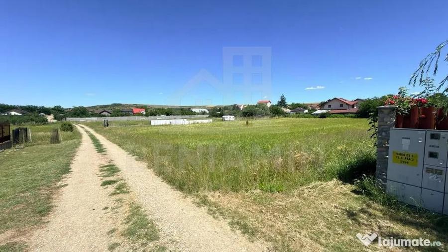 Teren în Izvor