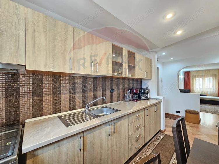 Apartament cu 3 camere decomandat în Central