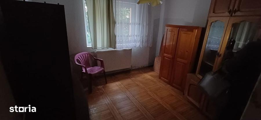 Apartament cu 4 camere decomandat în Orașul Vechi