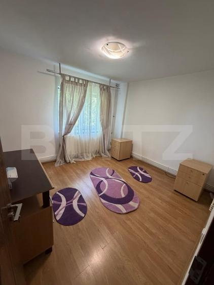 Apartament cu 3 camere decomandat în Rovine