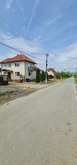 Apartament cu 3 camere decomandat în Bonțești