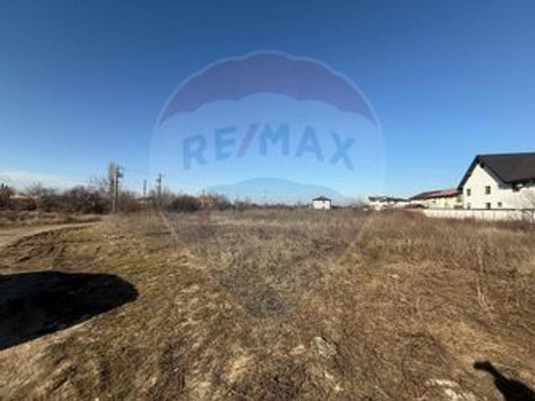 Teren Construcții intravilan de 3300 mp, în Odăi