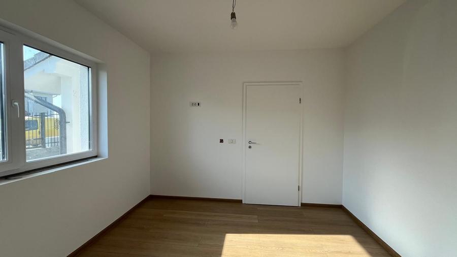 Duplex cu 3 camere cu Canalizare în Moșnița Nouă
