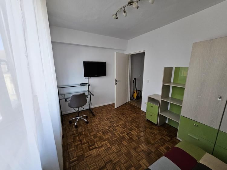 Apartament cu 3 camere semidecomandat, mobilat în Ultracentral