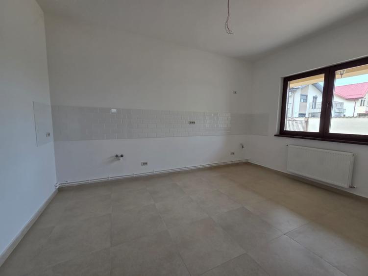 Casă individuală cu 4 camere cu Canalizare în Sud-Vest