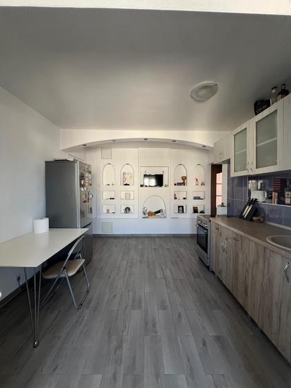 Apartament cu 2 camere decomandat în Între Lacuri