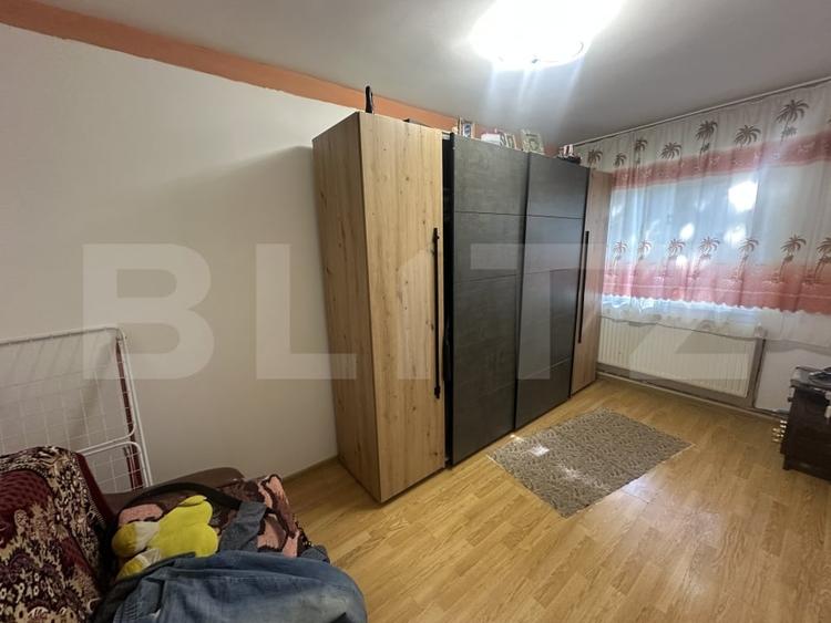 Apartament cu 2 camere semidecomandat, mobilat în Cloșca