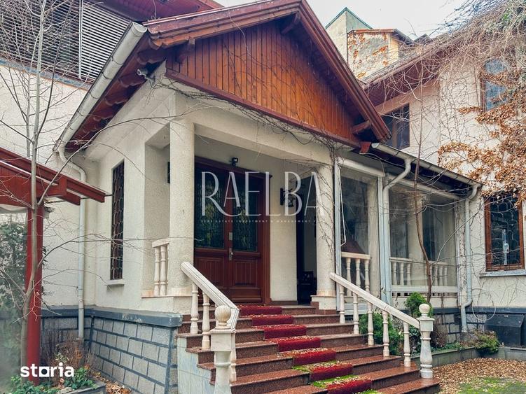 Casă cu 9 camere cu Teren 450 Mp în Rosetti