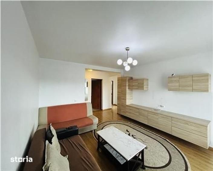 Apartament cu 3 camere semidecomandat în Tineretului