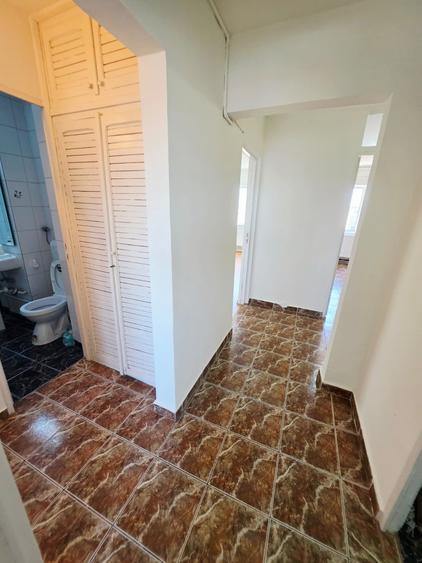Apartament cu 3 camere decomandat în Enachiță Văcărescu