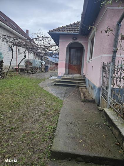 Casă cu 5 camere cu Teren 1497 Mp în Sarasău