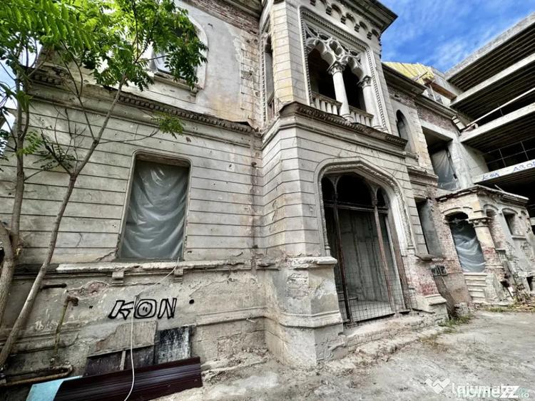 Casă cu 7 camere cu Teren 471 Mp în Universitate