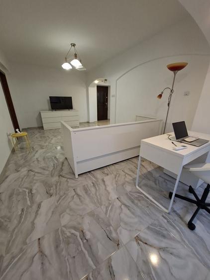 Apartament cu 2 camere semidecomandat, mobilat în Semicentral