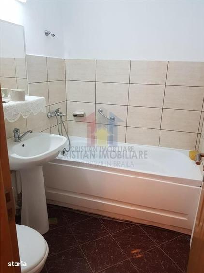 Apartament cu 3 camere semidecomandat în Gării