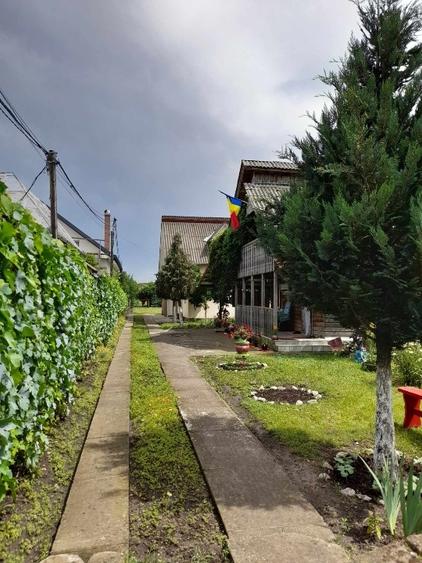 Casă cu 5 camere cu Canalizare în Vest