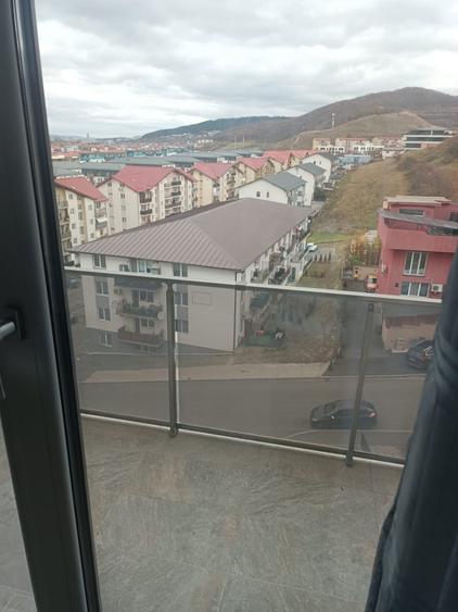 Apartament cu 2 camere semidecomandat, mobilat în Florești