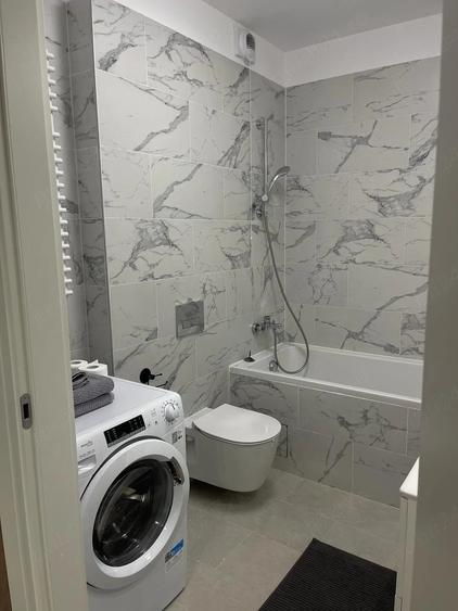 Apartament cu 2 camere semidecomandat în Tei