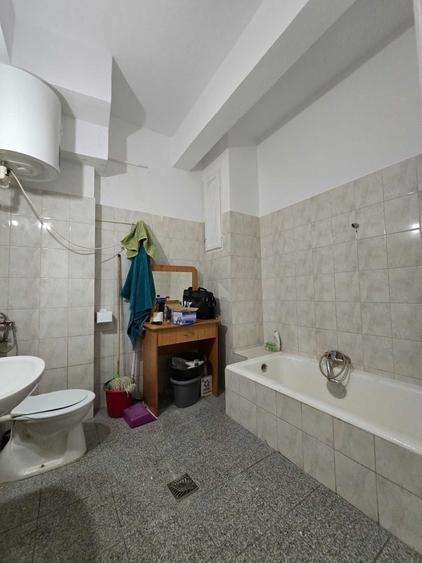 Apartament cu 4 camere decomandat în Central