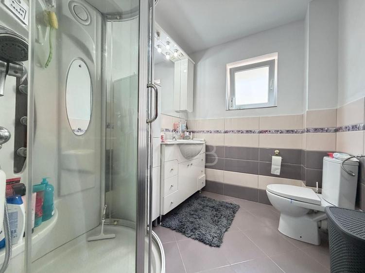 Apartament cu 3 camere semidecomandat, mobilat în Șelimbăr