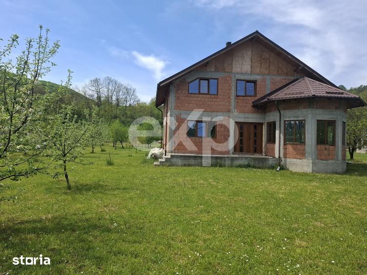 Casă cu 4 camere cu Teren 3400 Mp în Urleta